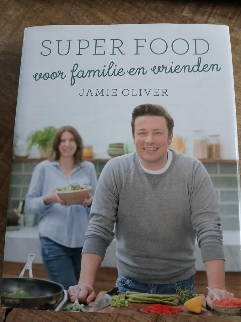 Jamie Oliver Superfood: Kookboek voor familie en vrienden, Boeken, Ophalen of Verzenden, Zo goed als nieuw, Jamie Oliver, Gezond koken