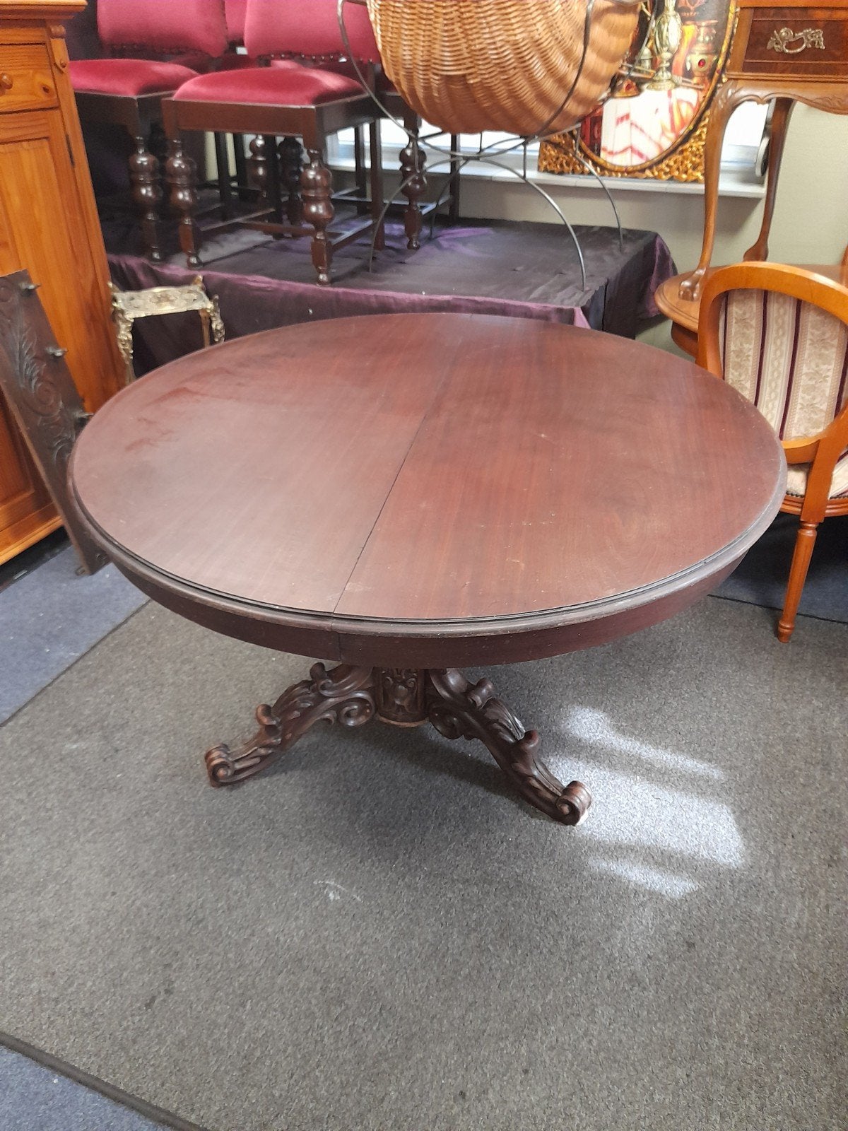 Mooie antieke eettafel bewerkte bolpoot, Ophalen