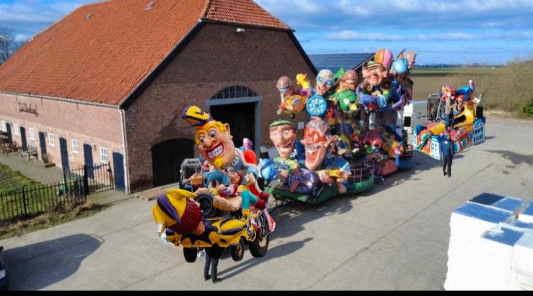Carnavalswagen - Compleet met poppen en decoratie, Gebruikt, Overige thema's, Overige typen, Meerkleurig