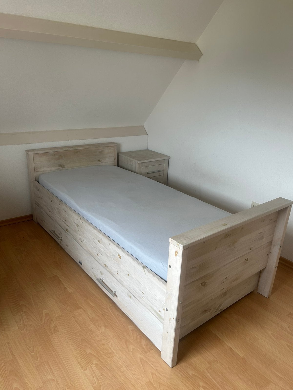 Eenpersoonsbed inclusief bedlade + bureau van lichthout, Huis en Inrichting, Ophalen, Zo goed als nieuw, Eenpersoons