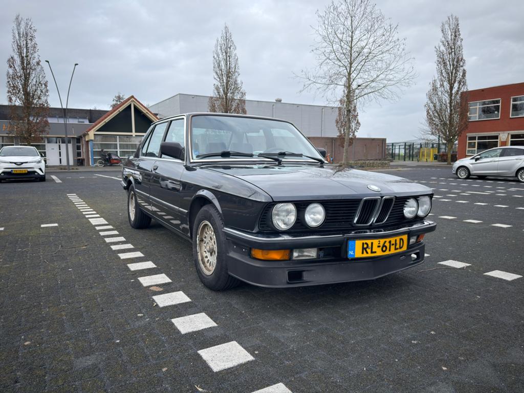BMW 5-Serie 2.0 520I AUT 1987 Zwart, Auto's, BMW, Automaat, Achterwielaandrijving, Zwart, Origineel Nederlands
