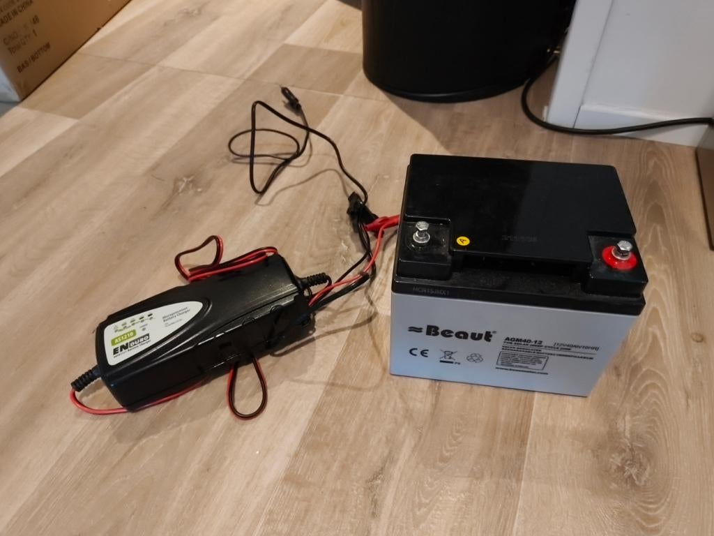 Accu + lader voor caravan mover, Caravans en Kamperen, Caravan accessoires, Ophalen of Verzenden, Zo goed als nieuw