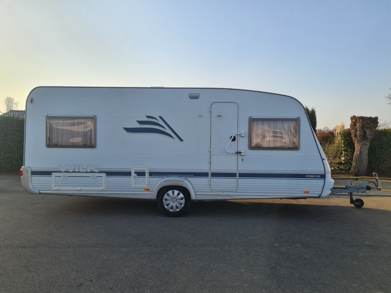 Wilk Stern 530 ( incl. stallingsmogelijkheid ), Caravans en Kamperen, Caravans, Rondzit, 5 tot 6 meter, Wilk, Tot en met 5