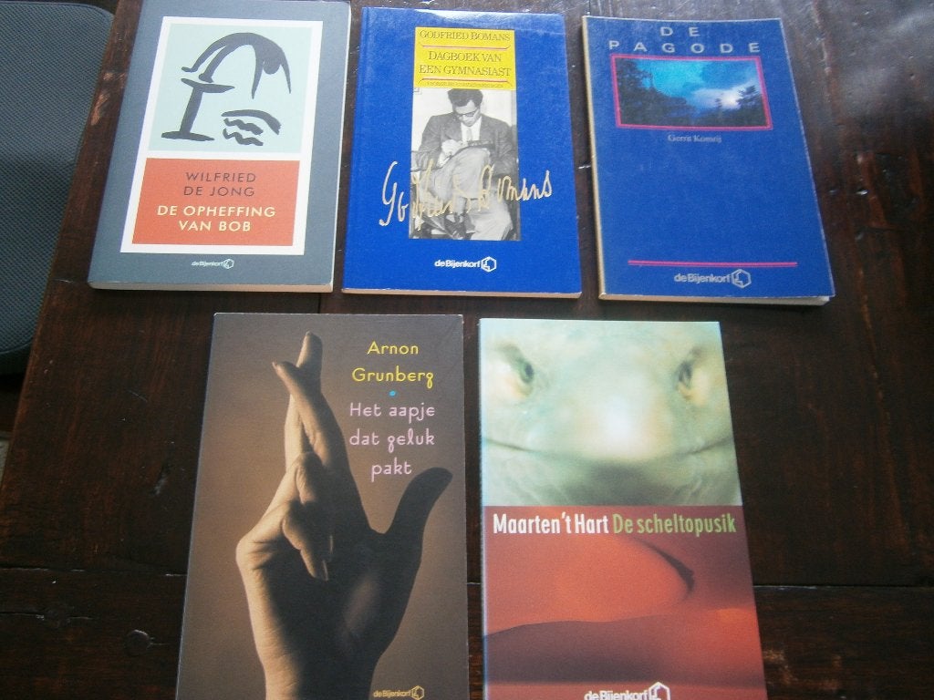 5  de Bijenkorf uitgaven literaire boekenmaand, Ophalen of Verzenden, Gelezen, Diverse auteurs