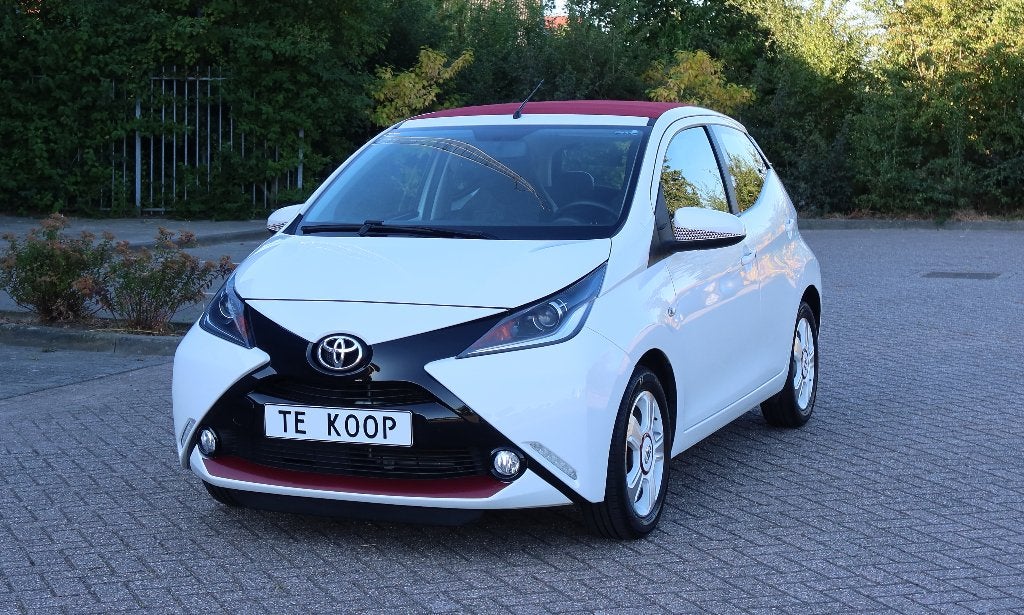 Toyota Aygo X-Wave 1,0 VTI ,5 d Airco, Open dak , nieuwstaat, Voorwielaandrijving, USB, Leder en Stof, Wit