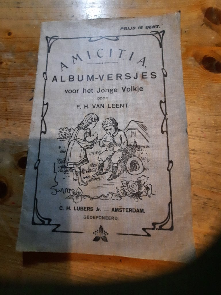 Historisch boekje Amicitia Album versjes 1880-1890, Ophalen of Verzenden, Gelezen, FHVan Leent