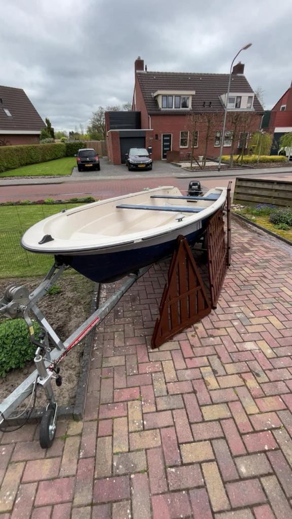 Motorboot met motor en trailer, Watersport en Boten, Ophalen, Gebruikt, Buitenboordmotor, Trailer
