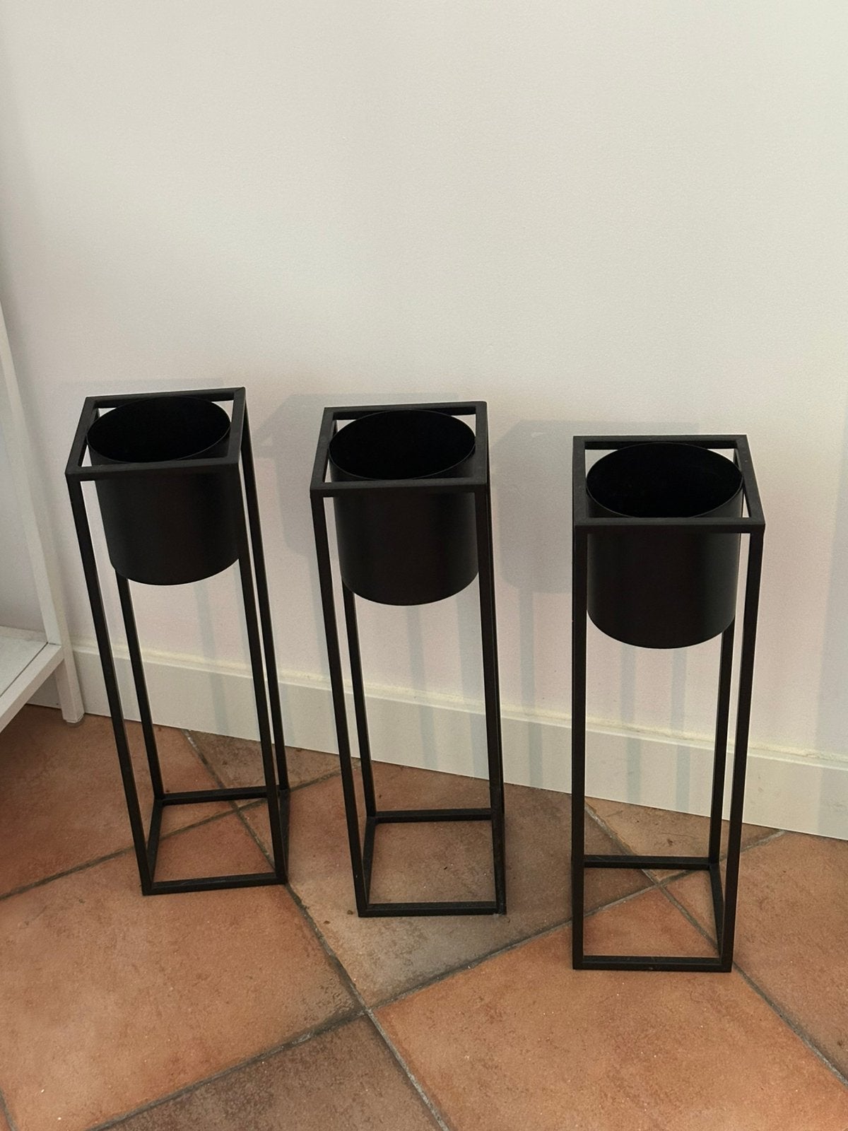 3 zwarte metalen plantenstandaards, Ophalen, Zo goed als nieuw