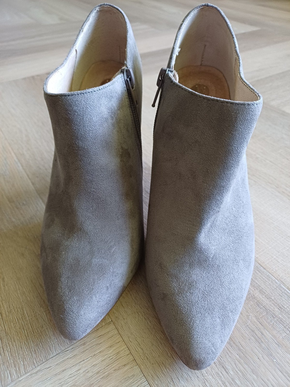 La Strada Enkellaarsjes Taupe Suède Leer Hak 10cm Maat 39, Bruin, Lage of Enkellaarzen, Ophalen of Verzenden, La Strada