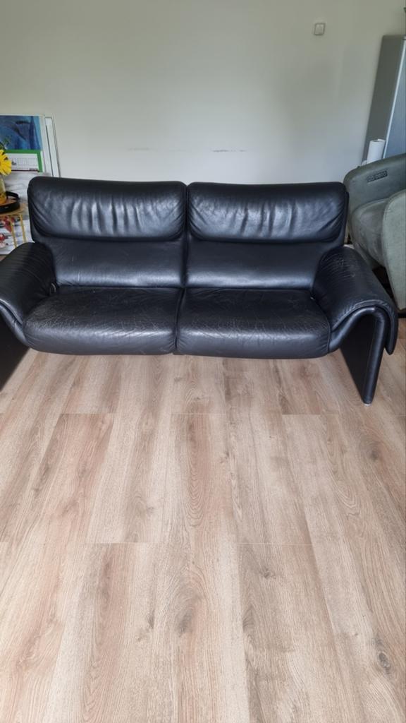 Design bank met relaxfunctie De Sede, zwart leder., Ophalen, Gebruikt, Tweepersoons, Rechte bank