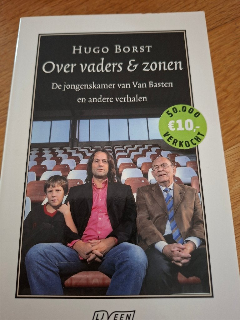 Hugo Borst, Over vaders & zonen, Ophalen of Verzenden, Zo goed als nieuw, Balsport