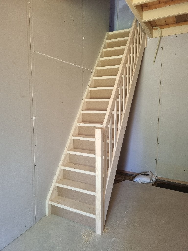 Goedkoop heel goedkoop een trap op maat!!, Doe-het-zelf en Verbouw, Ophalen of Verzenden, Nieuw, Trap, 2 tot 4 meter