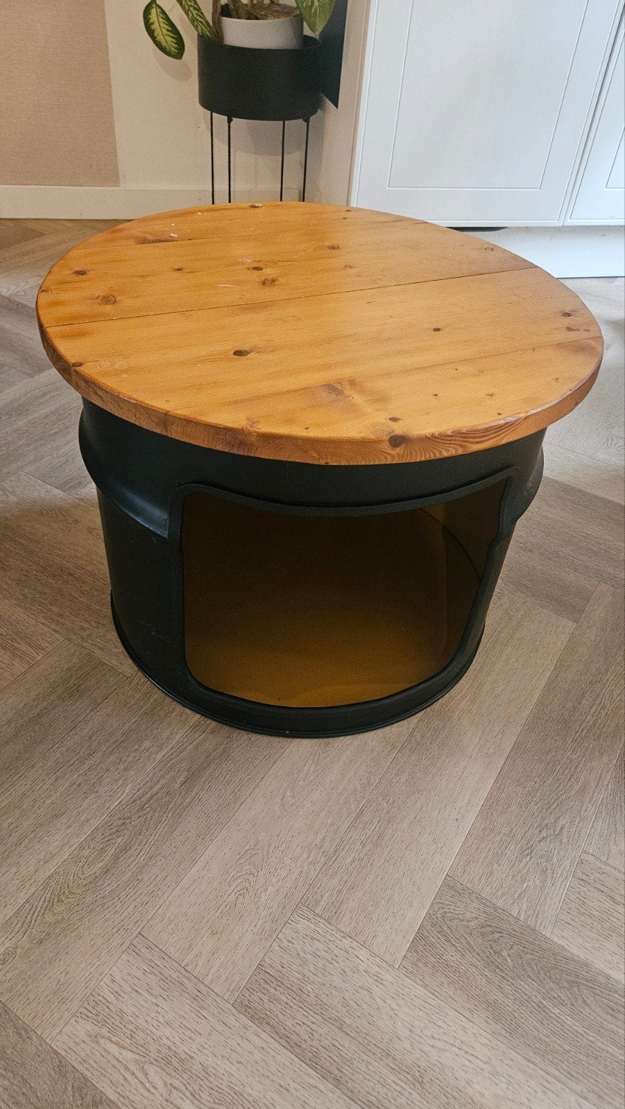 Bijzettafel met opbergruimte voor deken of hondenmand, Gebruikt, Rond, 55 tot 75 cm, Modern, Praktisch