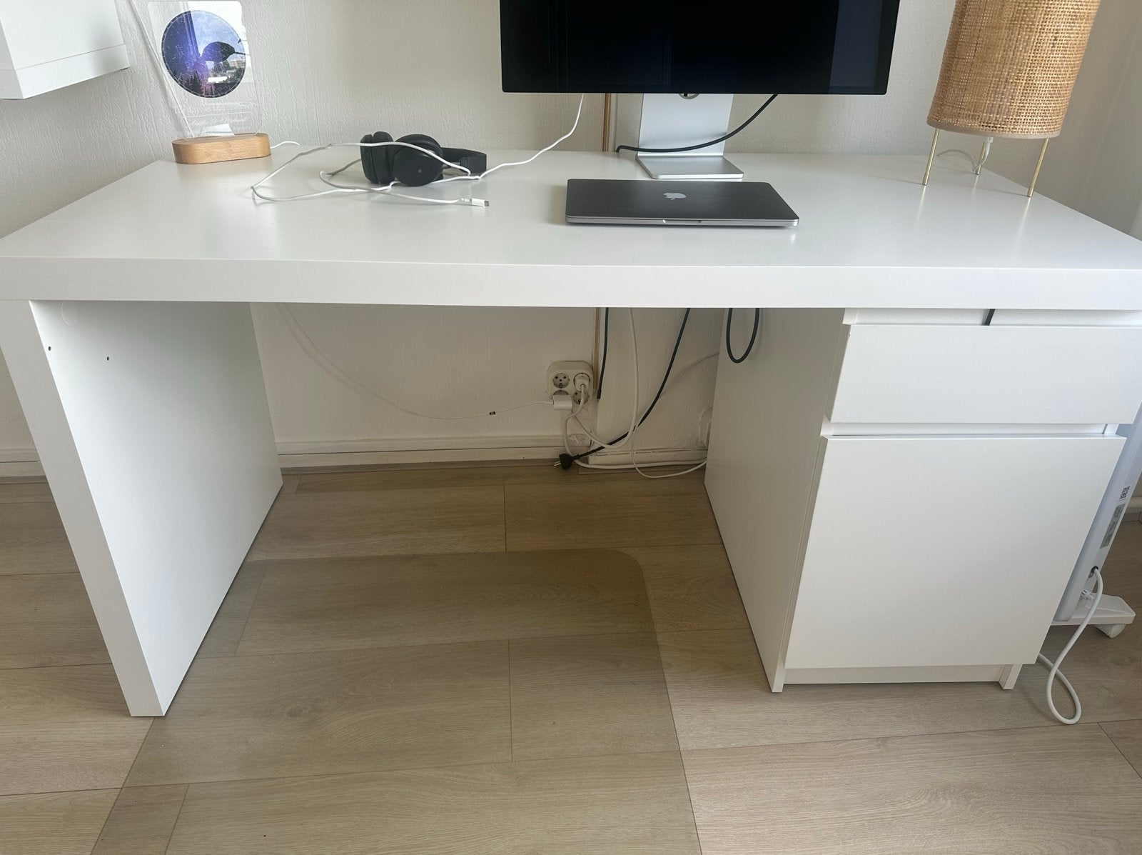 Ikea workdesk : IKEA bureau : 145x65cm, Ophalen, Gebruikt, Met lades, Spaanplaat of MDF