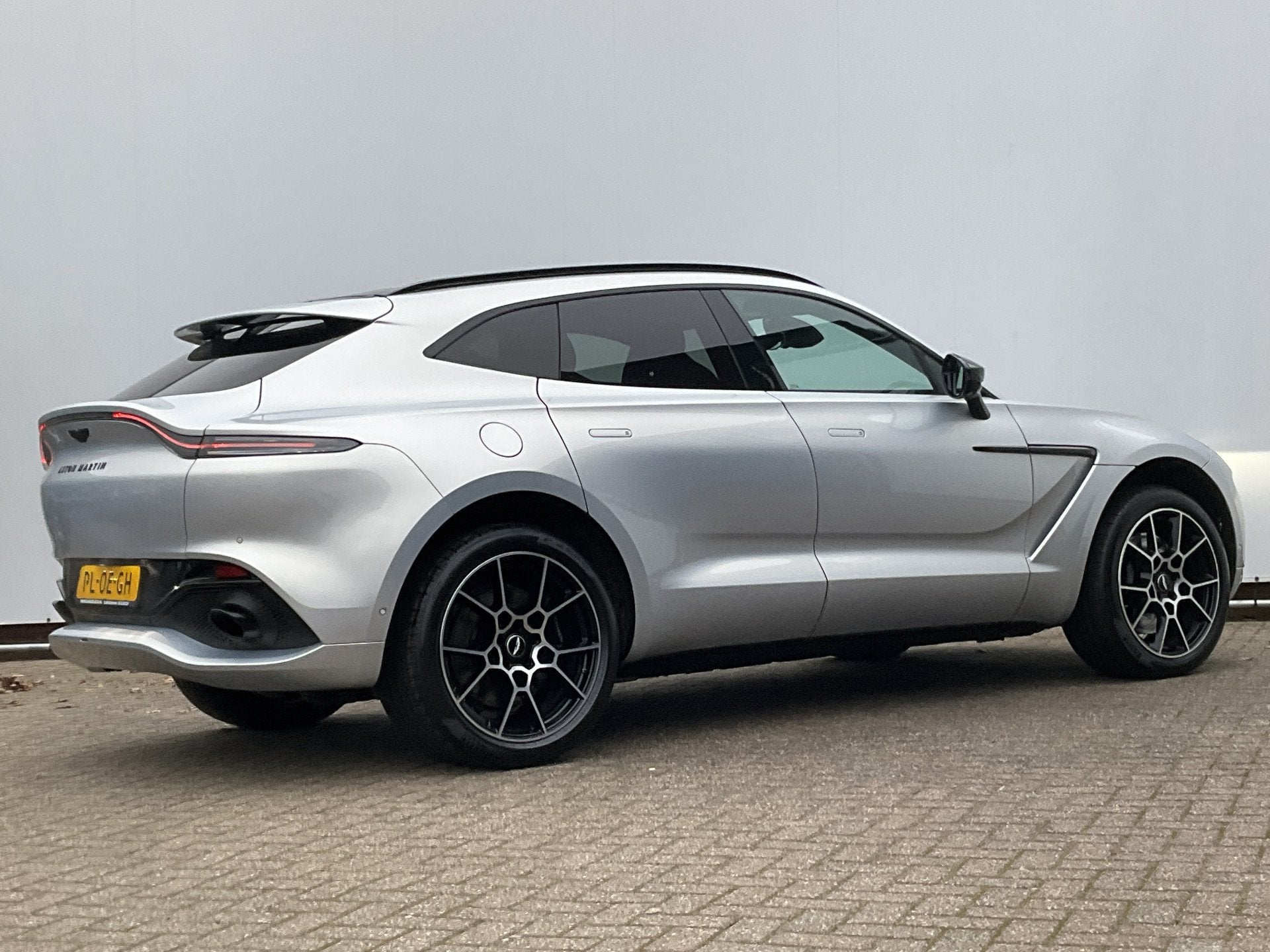 Foto 19 van Aston Martin Dbx 4.0 V8 360 Memory Stoelverw/koeling Sfeer