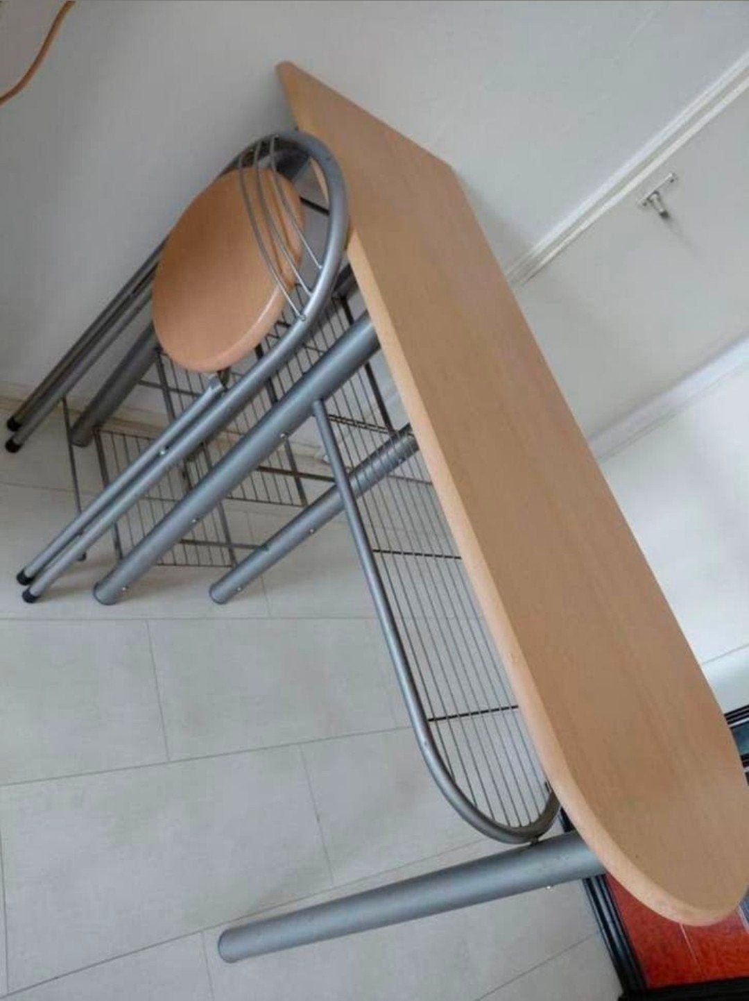 Bartafel met  een kruk, Ophalen, Zo goed als nieuw