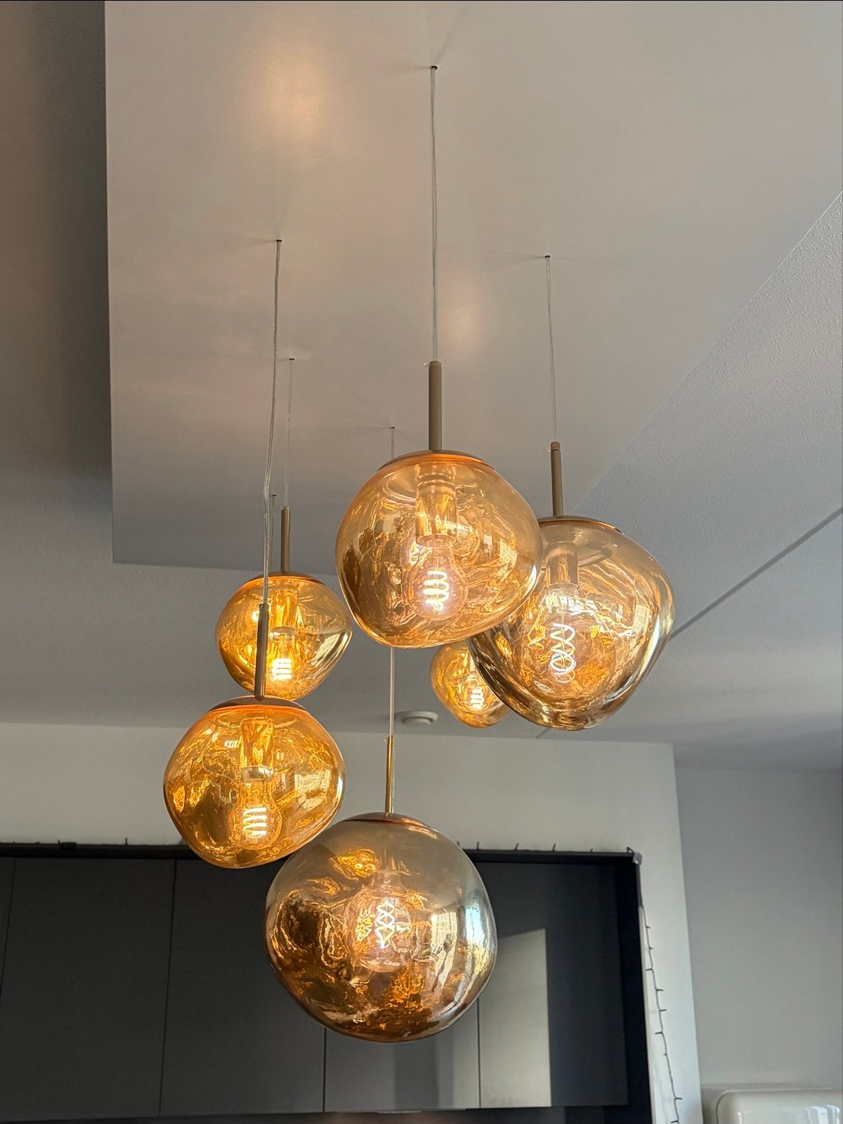 Design hanglamp met 7 organische glazen pendels en smart LED, Ophalen, Overige fittingen, Glas, Zo goed als nieuw