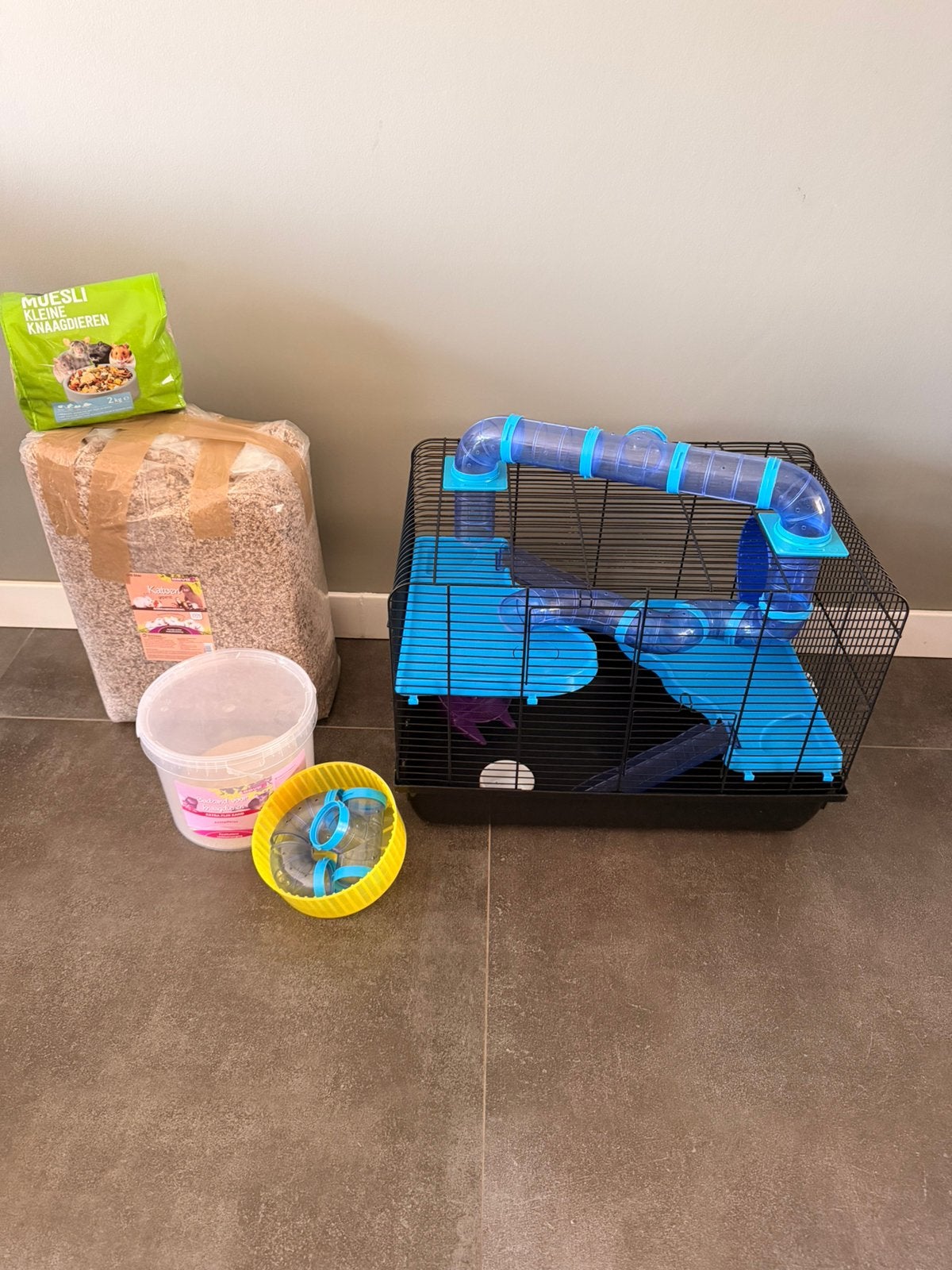 Complete hamsterkooi met toebehoren, Dieren en Toebehoren, Knaagdieren en Konijnen | Hokken en Kooien, Kooi, Minder dan 75 cm