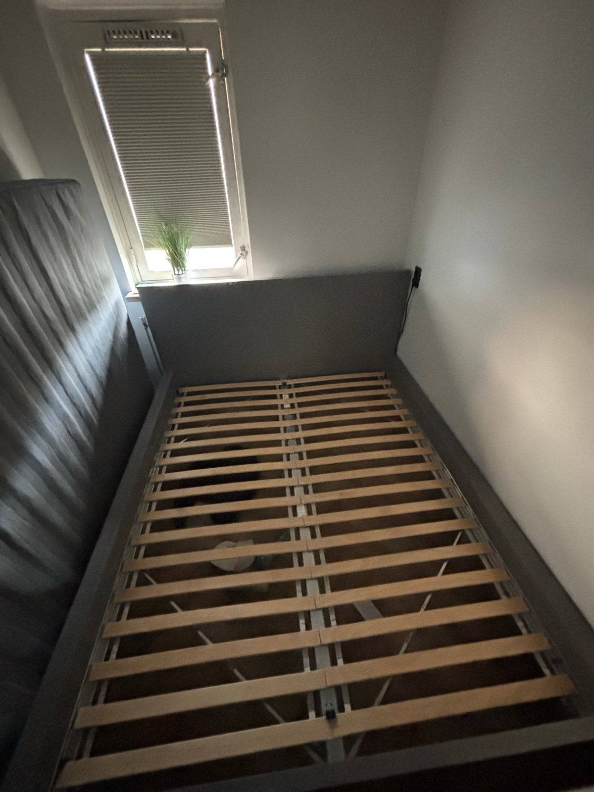 Tweepersoonsbed met lattenbodem IKEA MALM - Grijs, Ophalen, Gebruikt, Tweepersoons, 140 cm