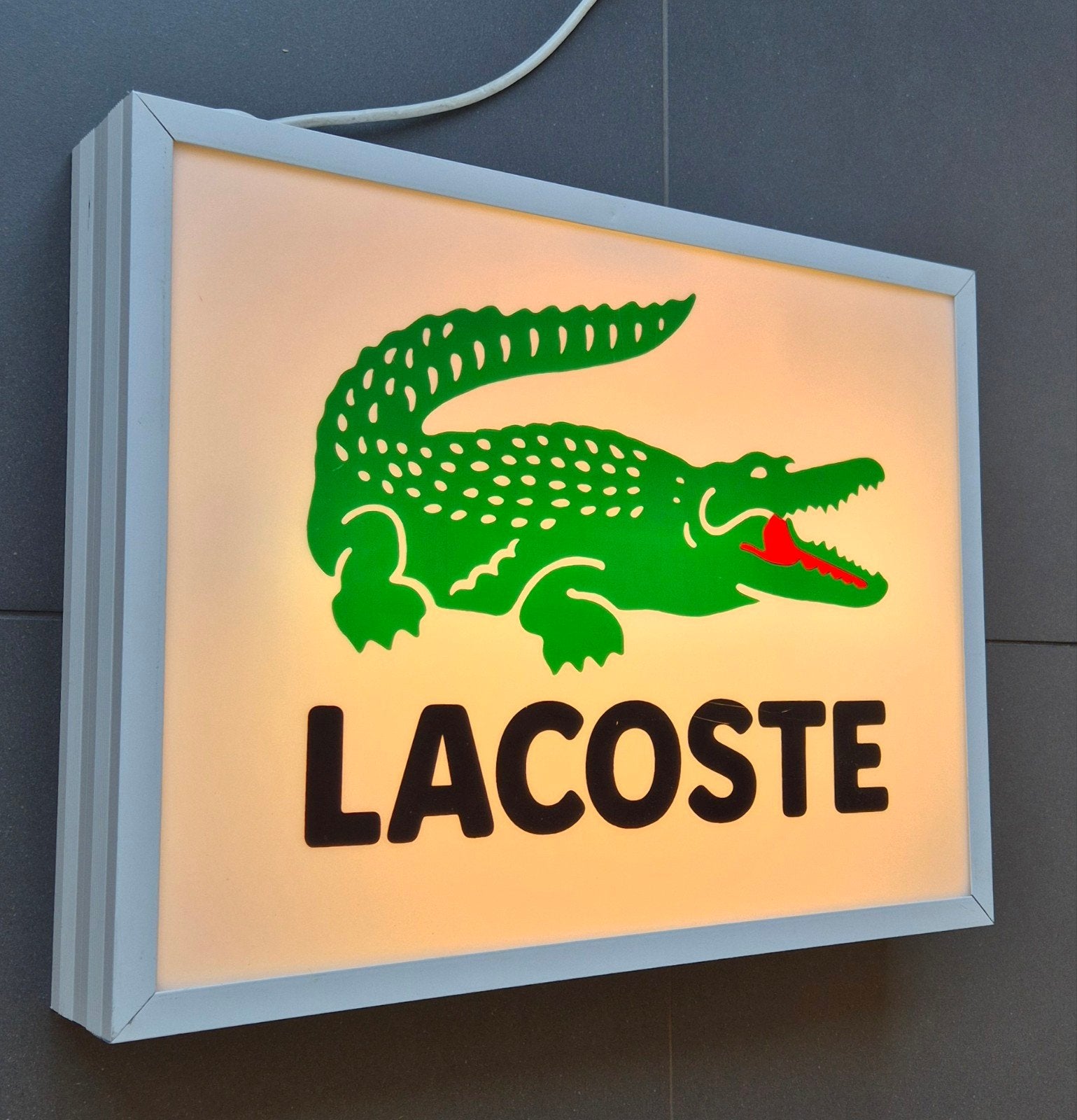 Lacoste Lichtreclame, Ophalen of Verzenden, Zo goed als nieuw, Lichtbak of (neon) lamp