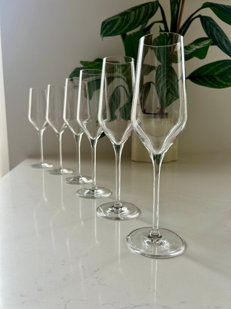 4 of meer Vivo flutes. Vivo Champagneglazen. Nieuwstaat, Ophalen of Verzenden, Zo goed als nieuw, Bierglas
