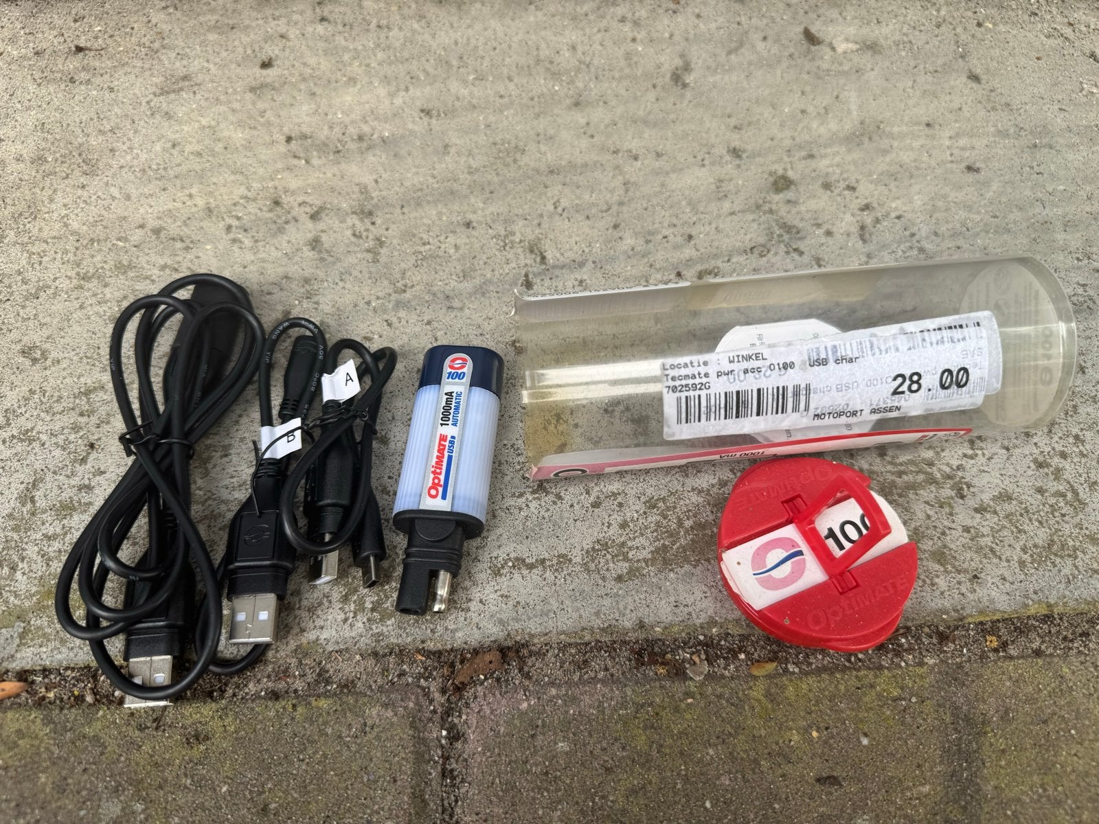 Optimate 1000mA USB Oplader met Kabels, Ophalen, Gebruikt