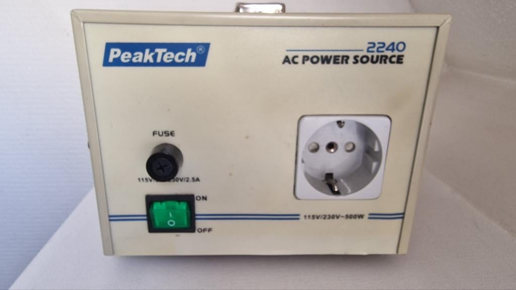 PeakTech 2240 Scheidingstrafo met inschakelvertraging, Doe-het-zelf en Verbouw, Elektra en Kabels, Ophalen of Verzenden, Zo goed als nieuw