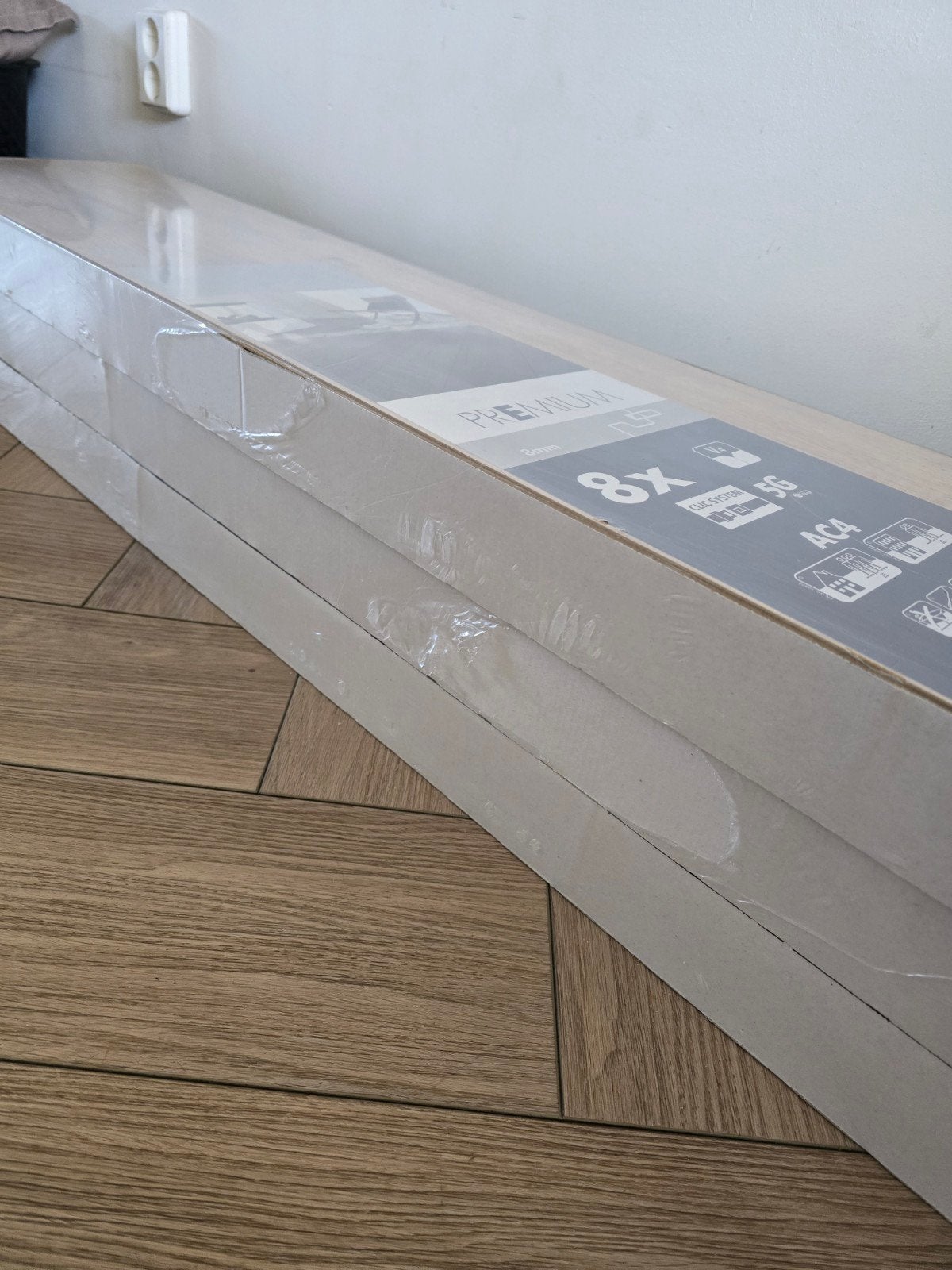 8m² Laminaat Premium Montmelo Oak Nature AC4 8mm, Doe-het-zelf en Verbouw, Ophalen, 50 tot 150 cm, Nieuw, 10 m² of meer