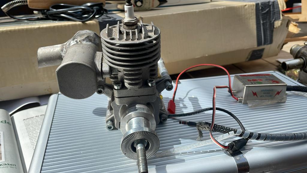 25 cc benzine motortje, Hobby en Vrije tijd, Modelbouw | Radiografisch | Vliegtuigen, Ophalen of Verzenden, Zo goed als nieuw