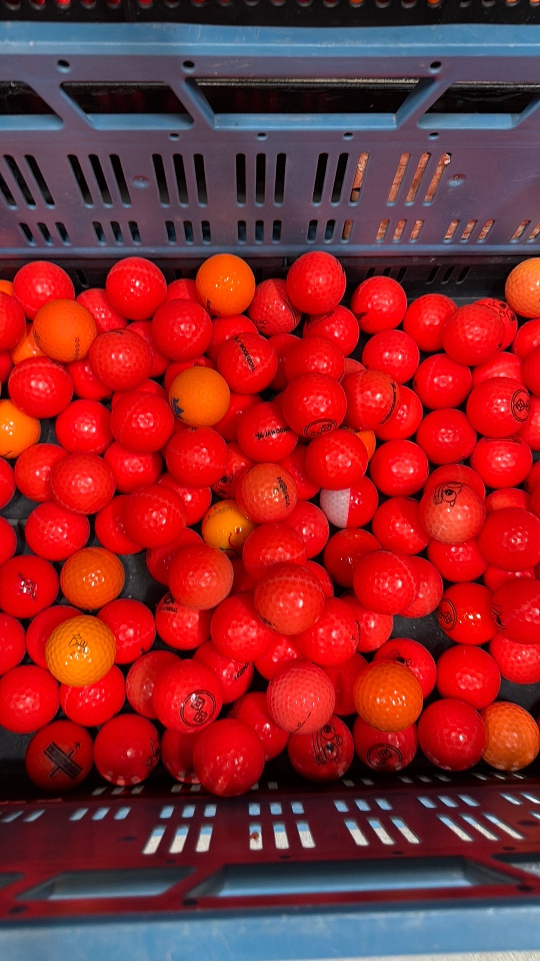 Oranje/rode golfballen100 stuks, Sport en Fitness, Golf, Ophalen of Verzenden, Zo goed als nieuw, Bal(len)