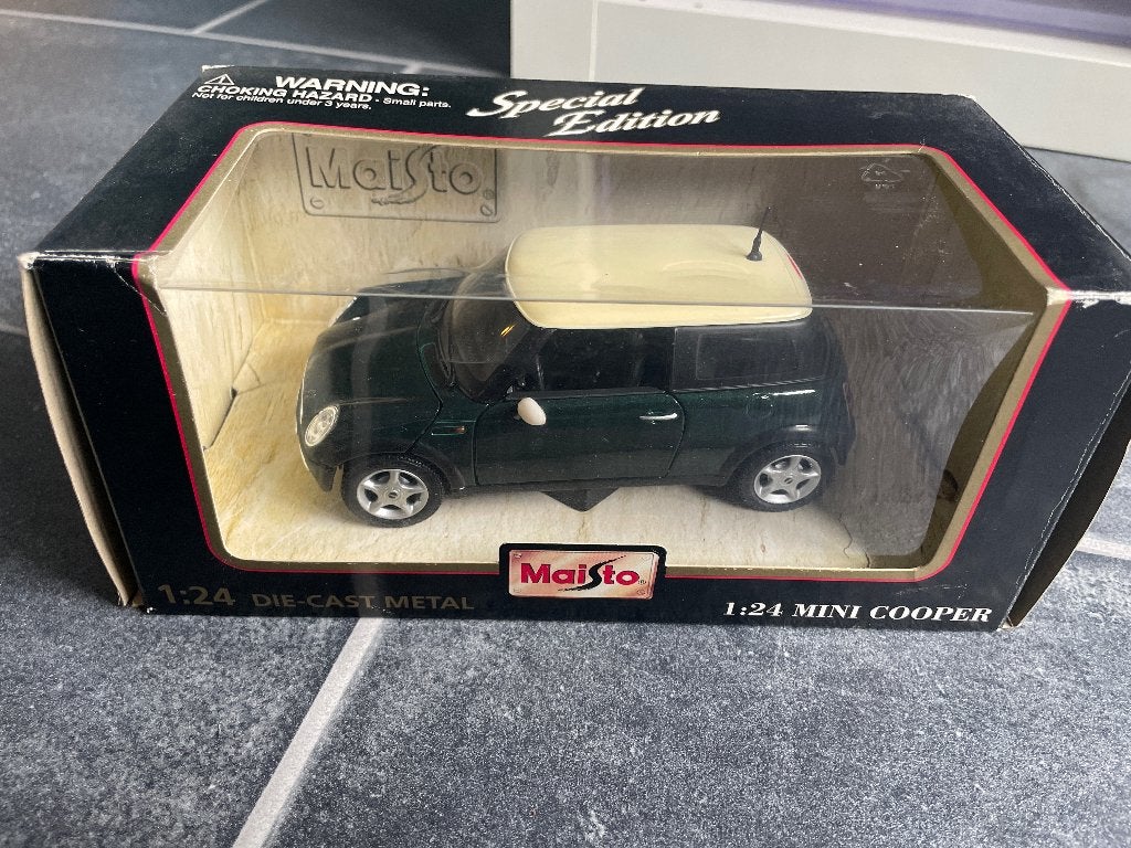 Maisto Special Edition Mini Cooper 1:24, die-cast metal, Hobby en Vrije tijd, Modelauto's | 1:24, Ophalen of Verzenden, Zo goed als nieuw