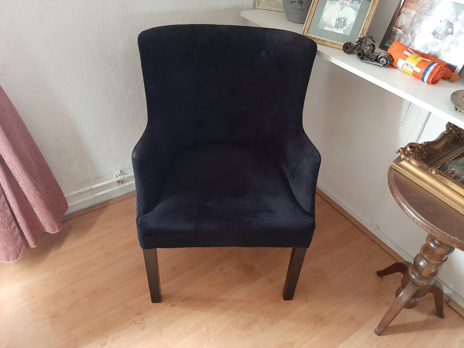 3 mooie kamerstoelen  suède en hout., Huis en Inrichting, Minder dan 75 cm, Ophalen of Verzenden, Zo goed als nieuw, 50 tot 75 cm
