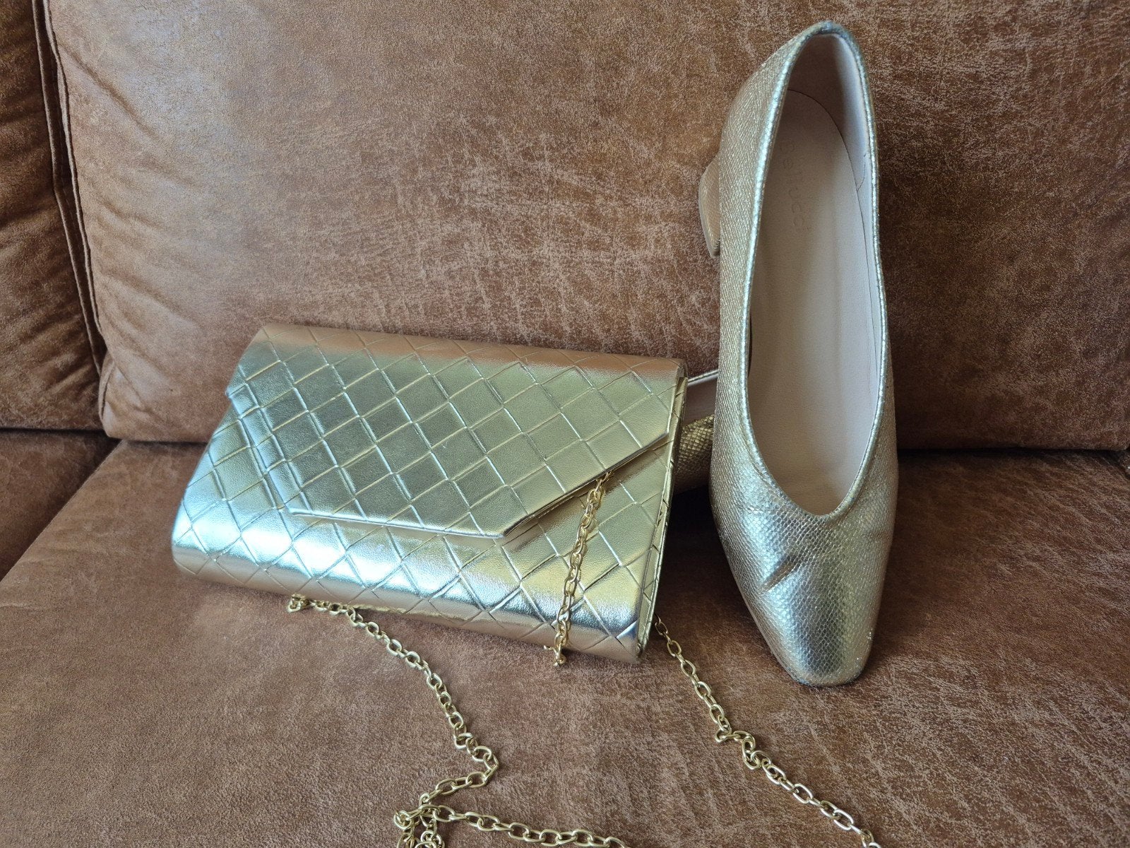 Gouden Pumps met Blokhak en Bijpassende handtas, Pumps, Overige kleuren, Ophalen of Verzenden, Onbekend