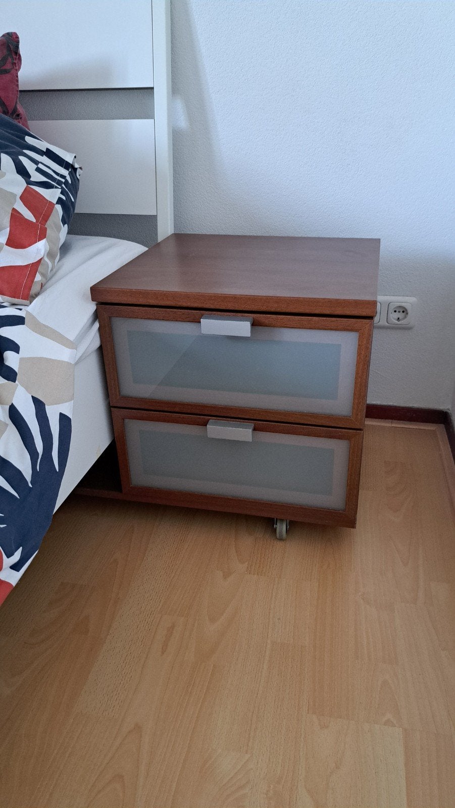 Nachtkastjes Walnoot, Huis en Inrichting, Ophalen of Verzenden, Zo goed als nieuw, 65 cm of meer, Minder dan 55 cm