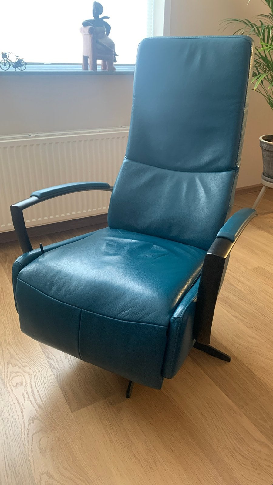 Relaxstoel, petrol, metalen kruispoot en armleggers, Ophalen, Metaal, 50 tot 75 cm