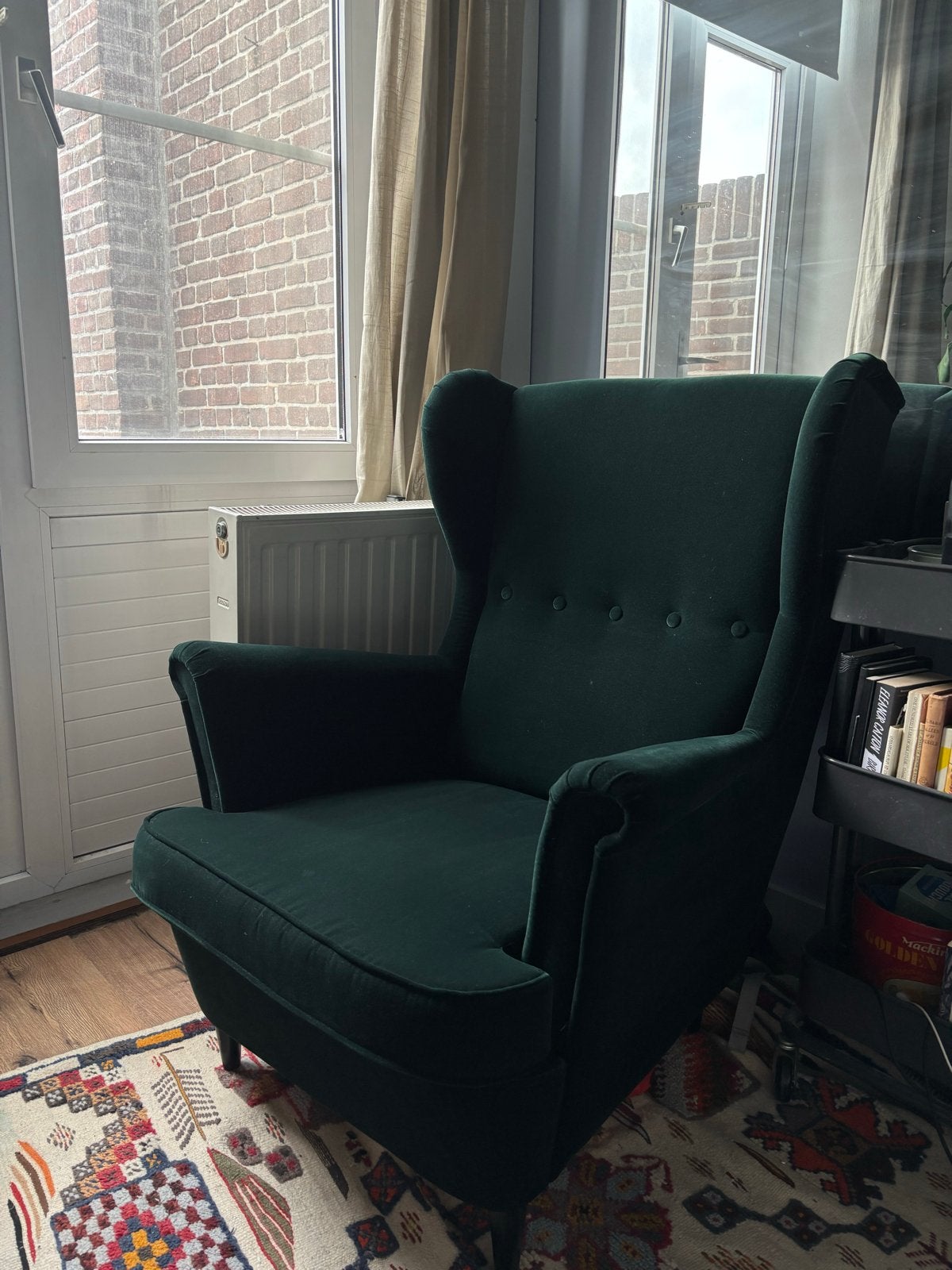 Donkergroene velours fauteuil - ikea strandmon, Huis en Inrichting, Fauteuils, Ophalen, Zo goed als nieuw, Stof, 75 tot 100 cm