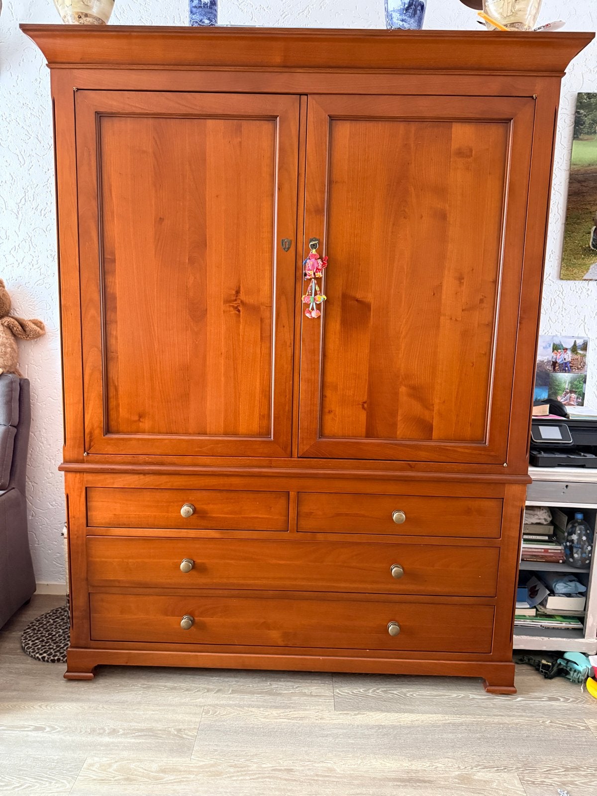 Massief houten kast met laden en deuren, Huis en Inrichting, 100 tot 150 cm, 200 cm of meer, Ophalen of Verzenden, Zo goed als nieuw