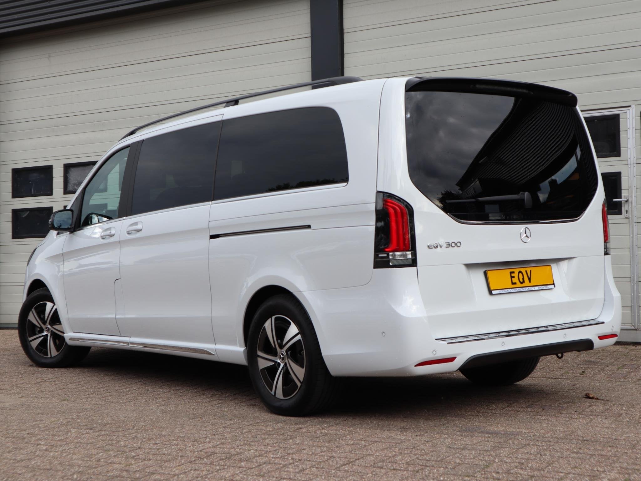 Mercedes-Benz EQV 300 90 kWh L3 Extra lang Avantgarde - 7 Pe, Auto's, Gebruikt, 7 stoelen, 204 pk, Te koop