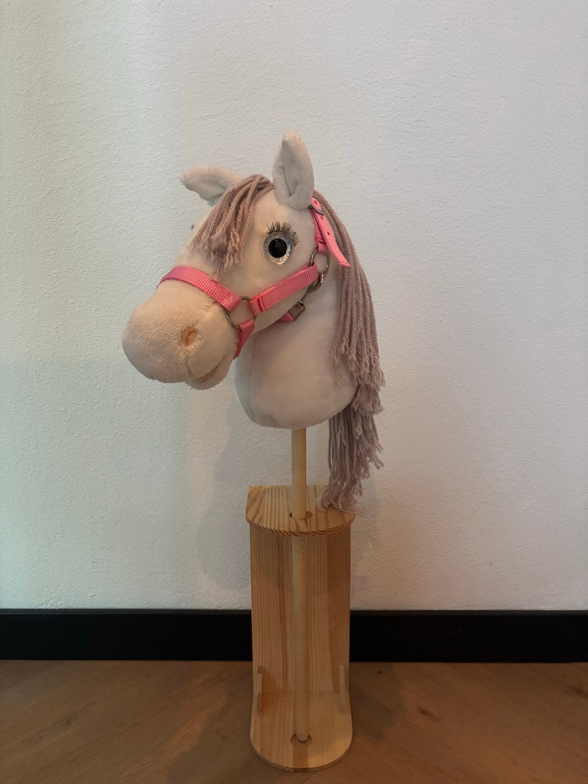 Stokpaard (Hobbyhorse) met standaard en accessoires, Ophalen, Zo goed als nieuw, Jongen of Meisje