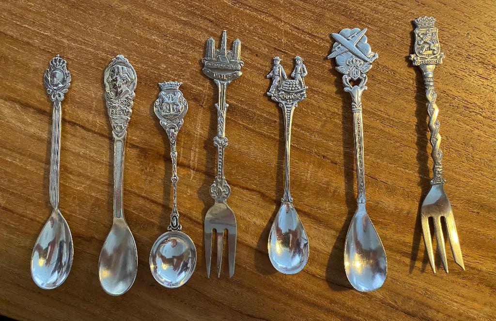 5 verschillende theelepeltjes en 2 gebaksvorkjes, Ophalen of Verzenden