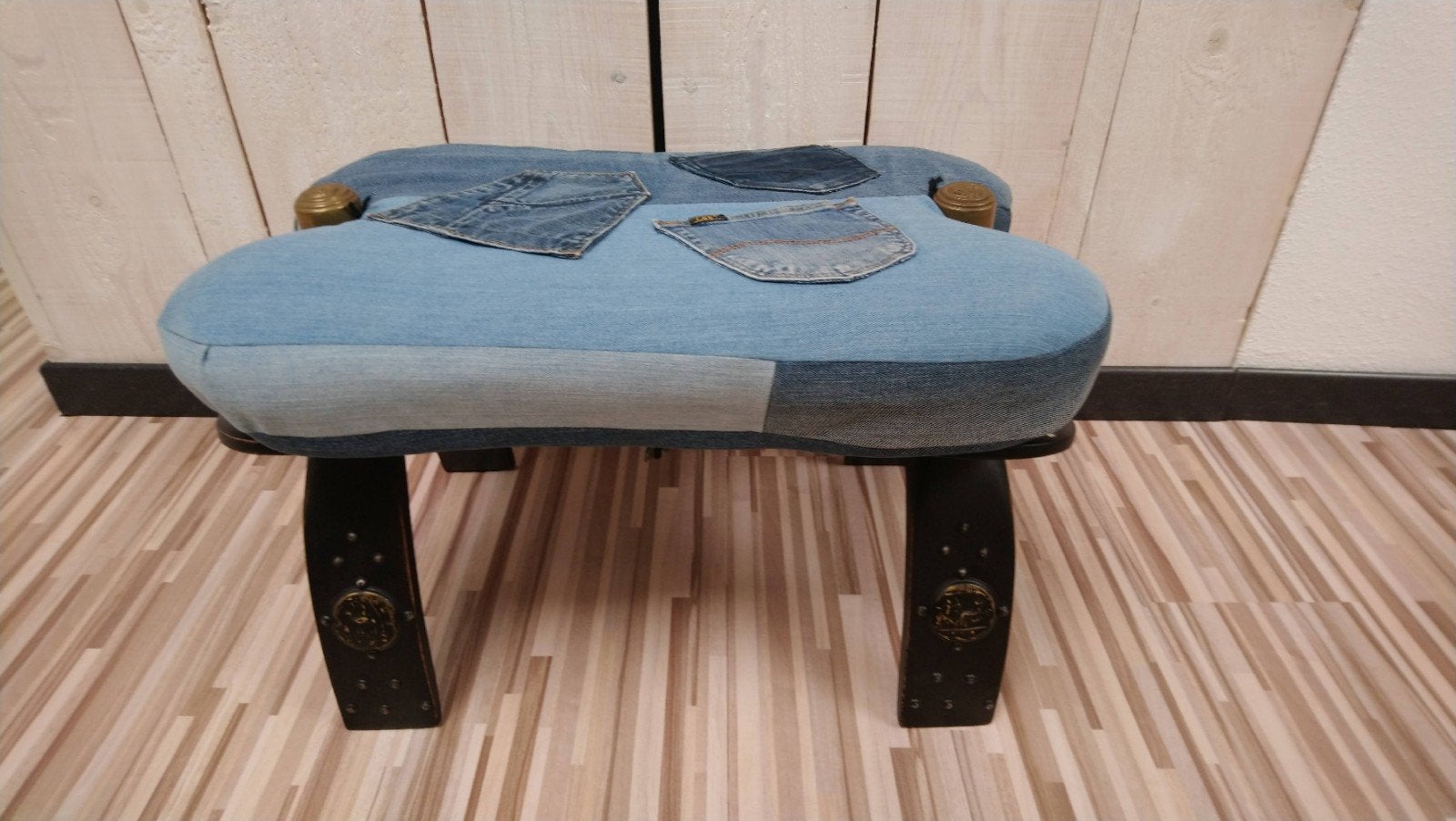 Leuke ibiza-style kamelen zadel met jeans bekleed., Ophalen, Rond, Minder dan 50 cm