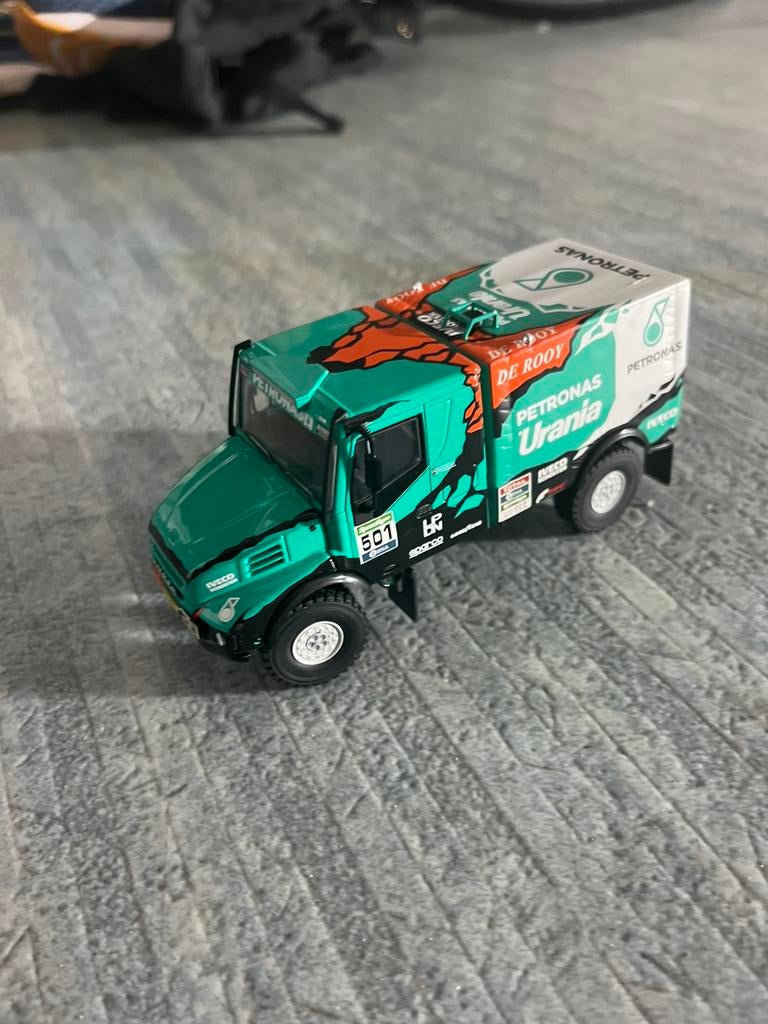 Dakar iveco 2016 gerard de rooy, Hobby en Vrije tijd, Modelauto's | 1:50, Ophalen of Verzenden, Zo goed als nieuw, Bus of Vrachtwagen
