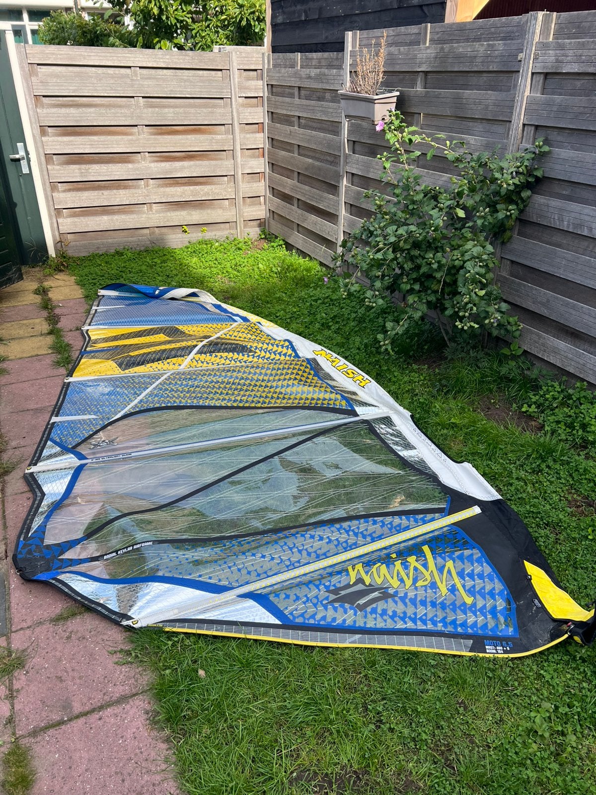 Board , carbon giek + 520 carbon mast + zeilen etc, Watersport en Boten, Ophalen, Zo goed als nieuw, Complete set