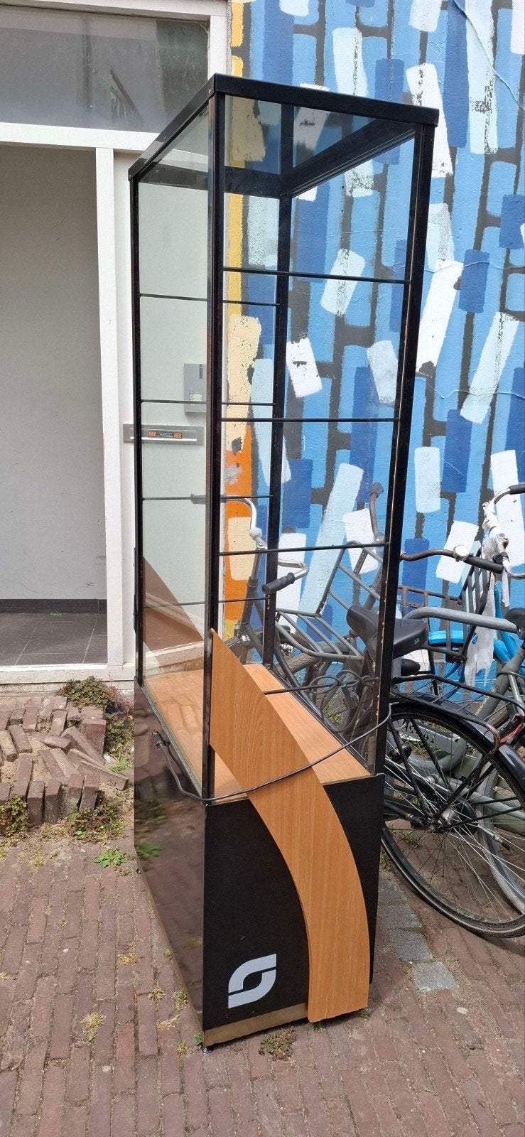 GRATIS Vitrinekast, Ophalen, Met deur(en), 200 cm of meer, 50 tot 100 cm