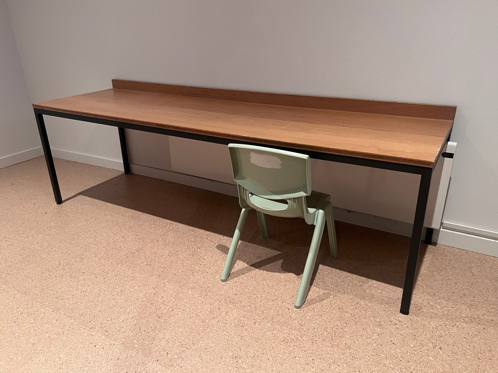 Knutseltafel met eikenblad en stalenframe Ral7016, Ophalen, Gebruikt, 100 tot 150 cm, Eikenhout