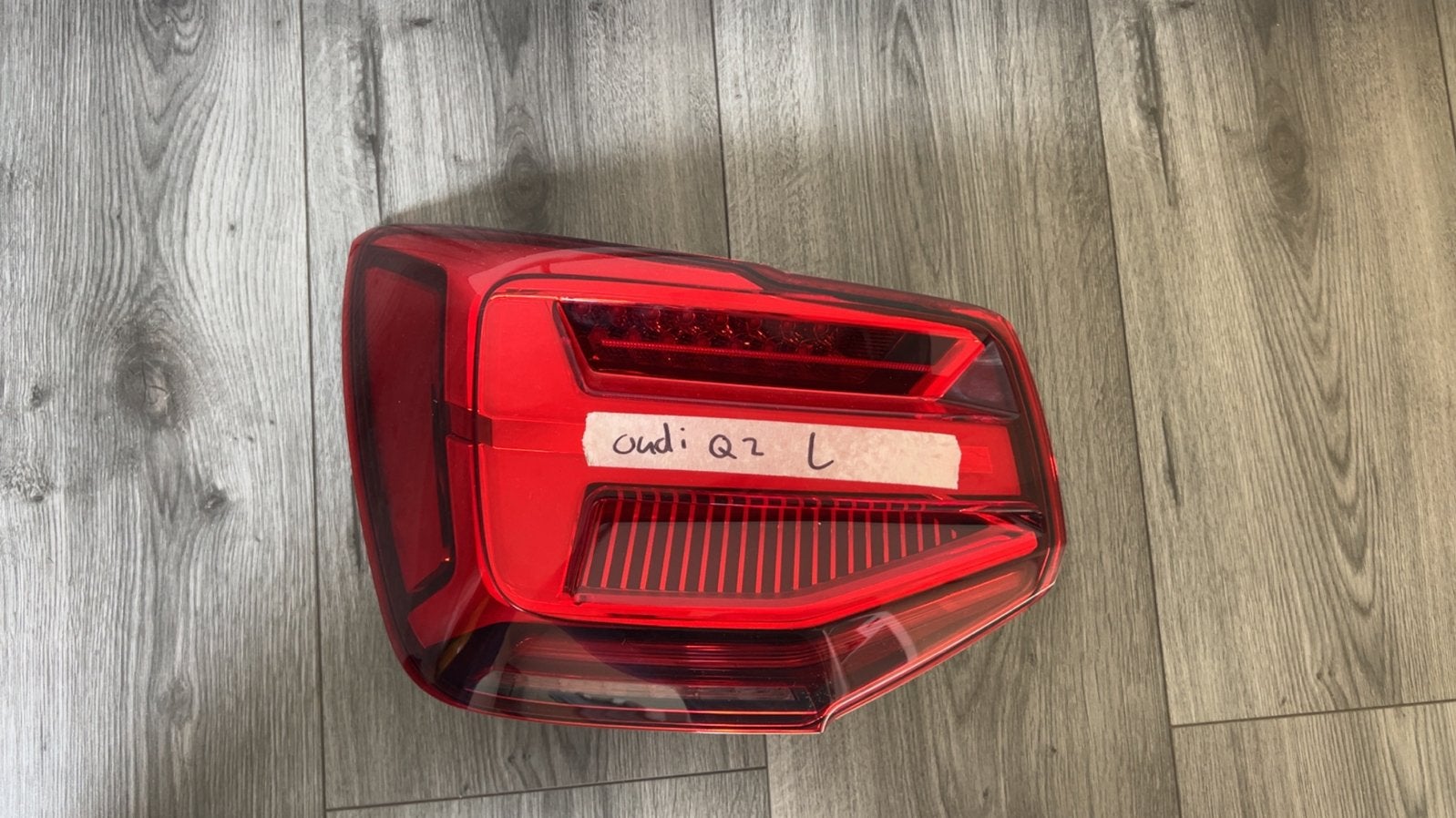 Audi Q2 Achterlicht Links - Origineel Valeo, Ophalen of Verzenden, Gebruikt, Audi