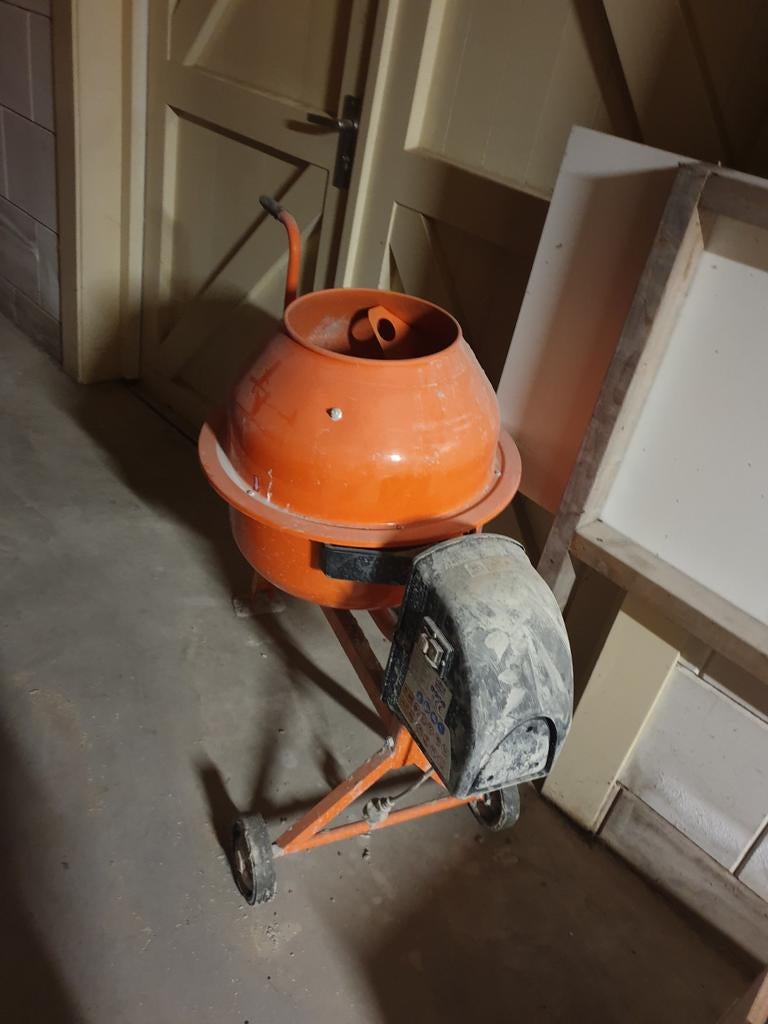 TE HUUR, Betonmolen, cementmolen, Doe-het-zelf en Verbouw, Betonmolens, Ophalen, Zo goed als nieuw