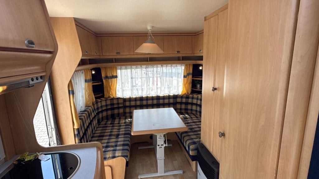 Hobby De luxe Easy 495 UK bouwjaar 2001 met voortent, Caravans en Kamperen, Overige typen, Hobby, Bedrijf, Treinzit