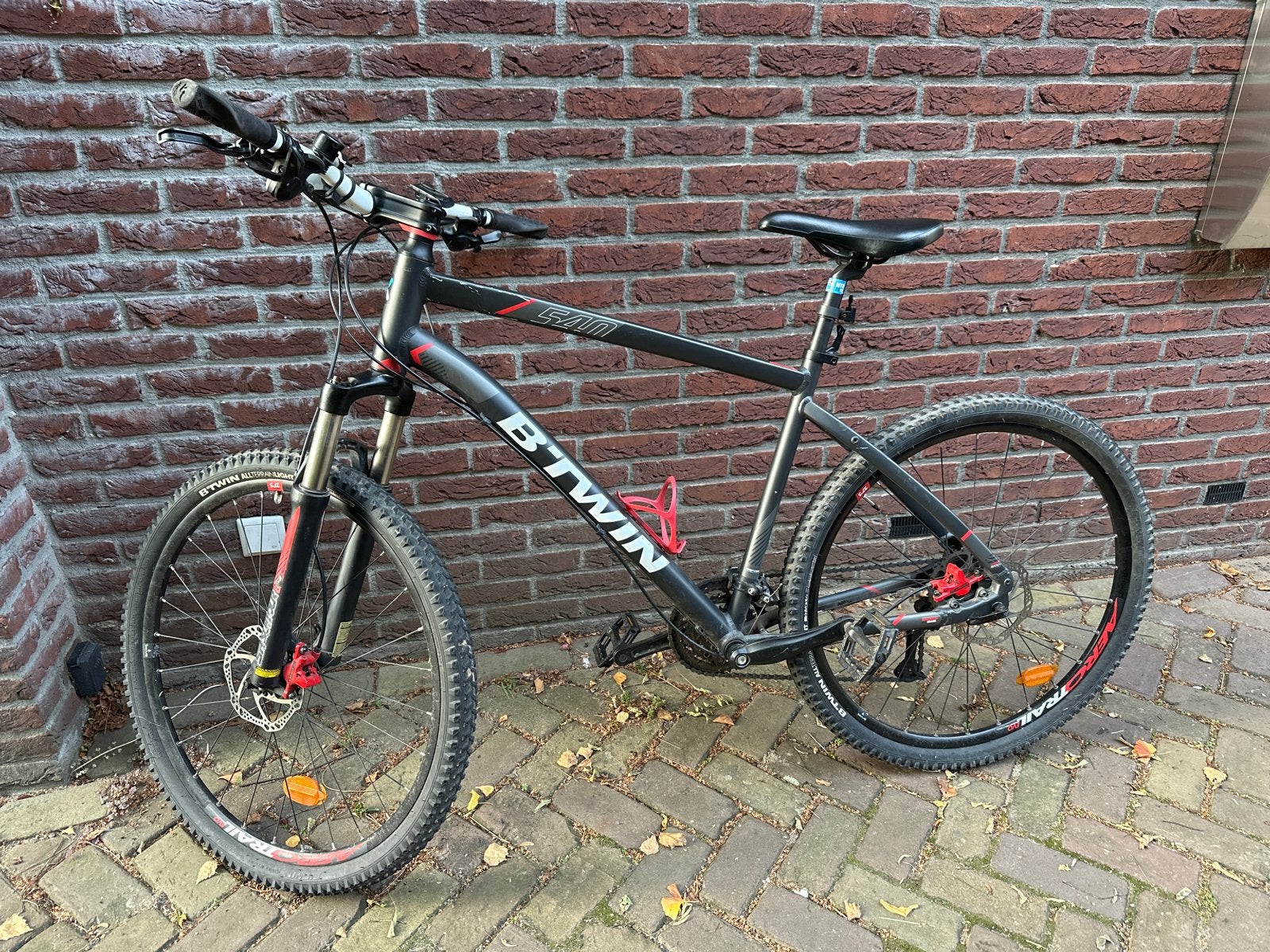 Foto 2 van Decathlon B'Twin 540 Mountainbike XL - Zo goed als nieuw