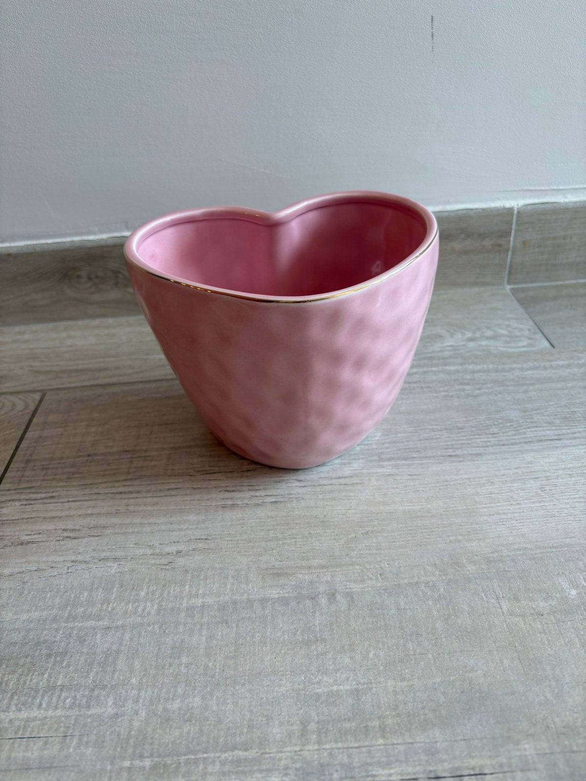 Roze hartvormige bloempot / plantenbak, Overige kleuren, Aardewerk of Porselein, Ophalen of Verzenden, Zo goed als nieuw